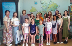 Экскурсию по музею впервые провела выпускница 9 класса Ралина Хафизова